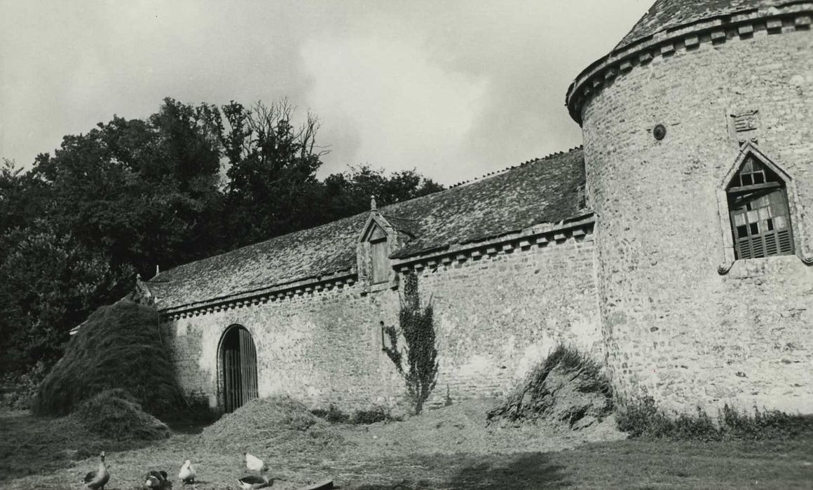 Château de Trémoar : Communs, ensemble ouest, vue partielle