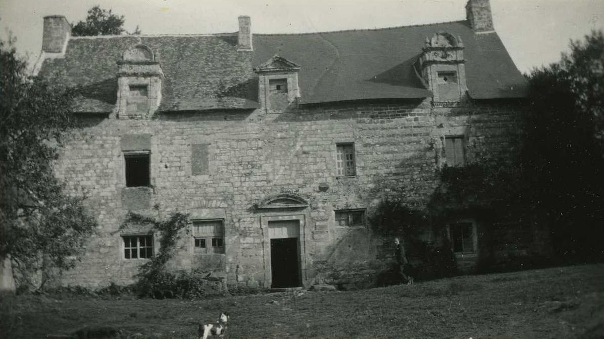 Manoir de Kerbourvellec : Vue générale dela façade principale