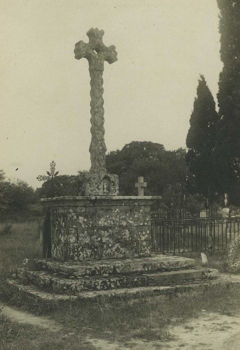 Croix de cimetière : Vue générale