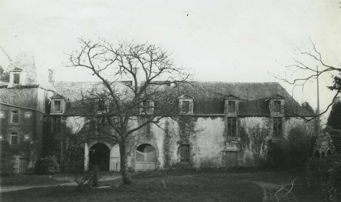 Château de Coëtbo : Communs, façade nord, vue générale