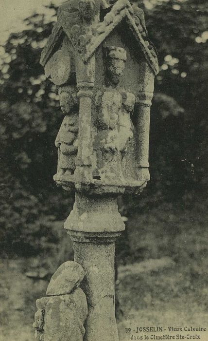 Croix du cimetière de la chapelle Sainte-Croix : Détail