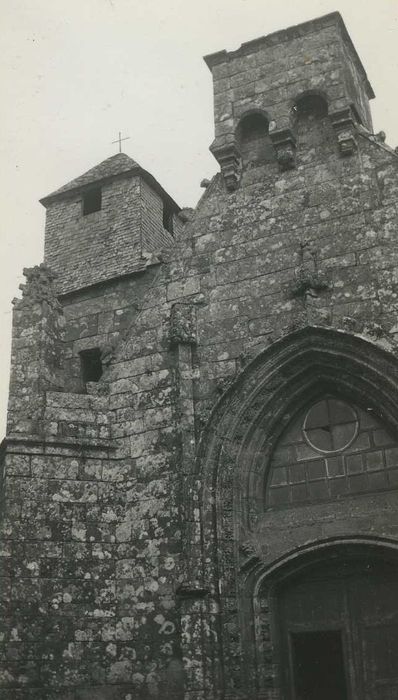 Eglise Saint-Théleau : Façade latérale nord, vue partielle