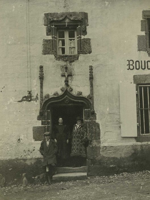 Maison : Façade sur rue, vue partielle