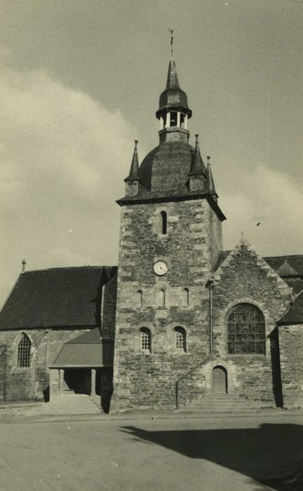 Eglise Saint-Pierre : Façade latérale sud, vue partielle