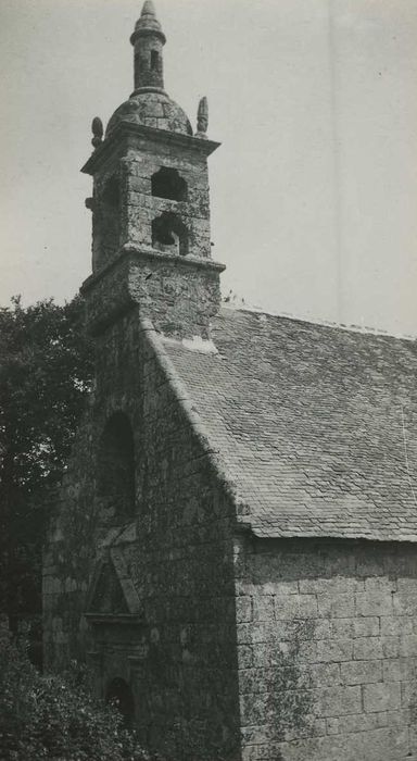 Chapelle de la Sainte-Trinité : Façade occidentale, vue partielle