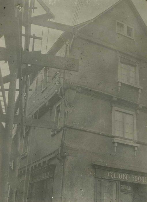 Maison dite du Pélican : Façade sur rue, vue partielle