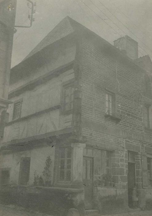 Maison : Façade sur rue, vue générale