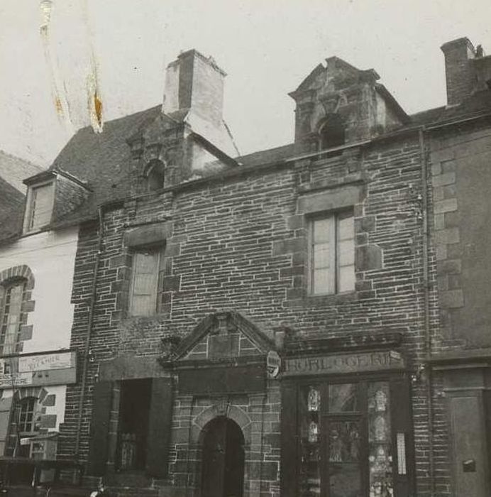 Maison : Façade sur rue, vue générale