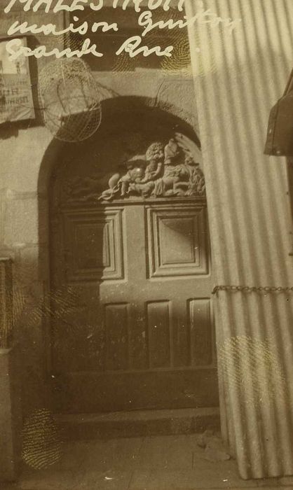 Maison : Porte d’accès sur rue, vue générale