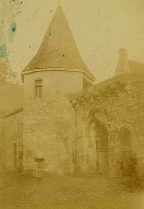 Restes du château de la Sauldraye : Porche d’accès ouest, vue générale