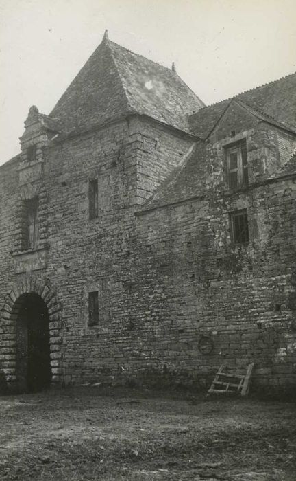 Manoir de Cadoudal : Logis, façade sud, vue partielle