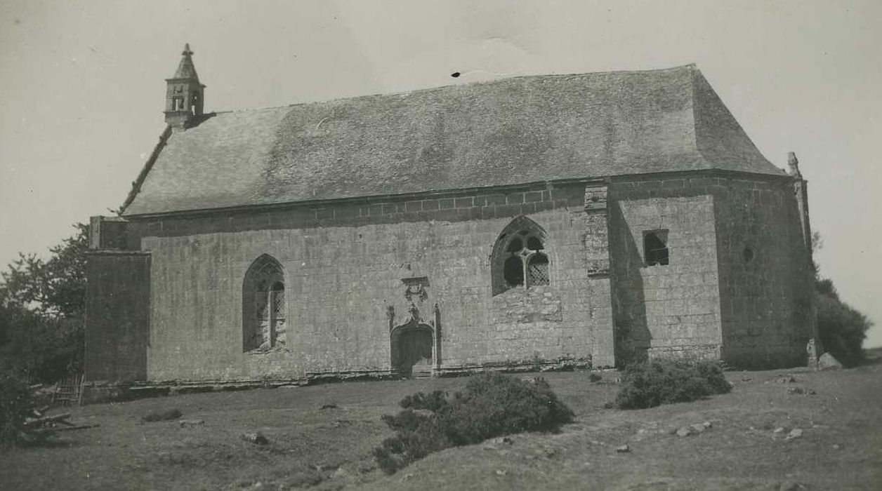 Chapelle de la Vraie-Croix de Langroës : façade latérale sud, vue générale