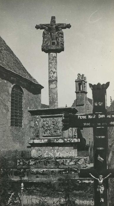 Croix de imetière de Saint-Thuriau : Vue générale