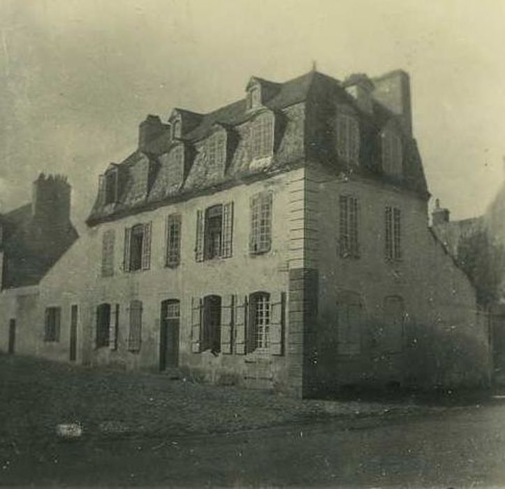 Maison : Façade sur rue, vue générale