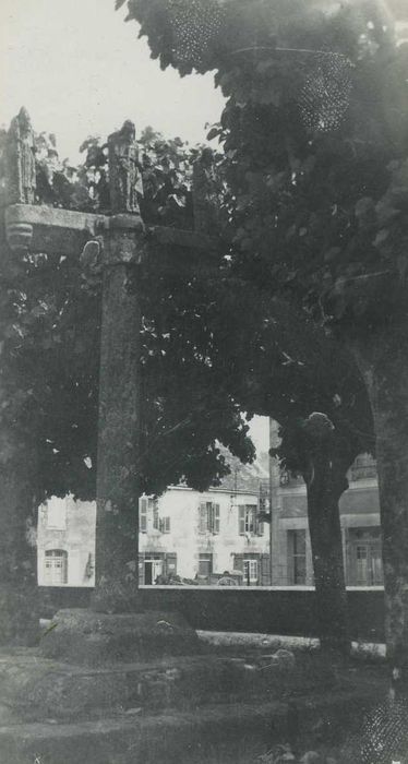 Croix de l’ancien cimetière : Vue générale