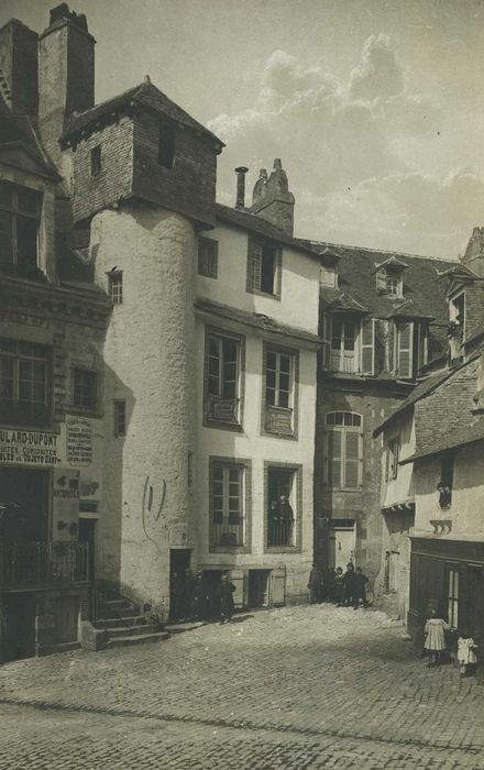 Château de l'Hermine : Vue générale de la façade sur rue