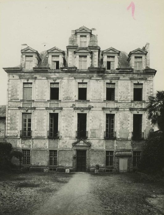 Hôtel de Limur : Façade est, vue générale