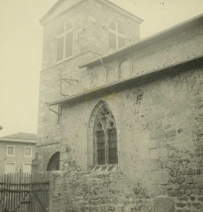 Eglise :Façade latérale sud, vue partielle