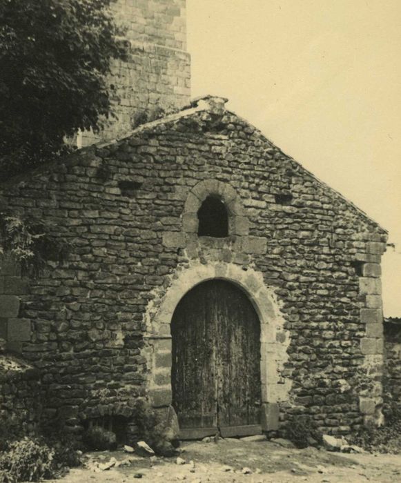 Ancienne abbaye de Doue : Eglise abbatiale, transept nord, vue générale