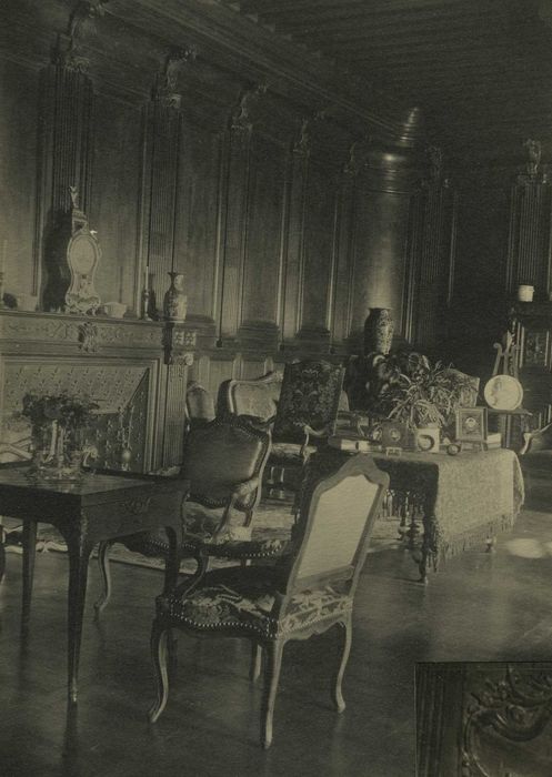 Ancienne abbaye de Doue : Bâtiment abbatial, grand salon, lambris de revêtement, vue partielle