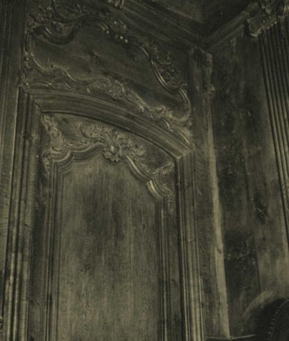 Ancienne abbaye de Doue : Bâtiment abbatial, grand salon, lambris de revêtement, détail