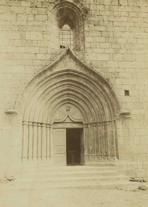 Eglise de la Nativité de la Sainte-Vierge : Portail occidental, vue générale