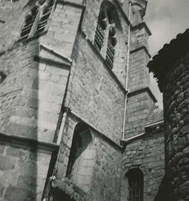 Eglise Saint-Paul : Clocher, élévation sud-ouest, vue partielle