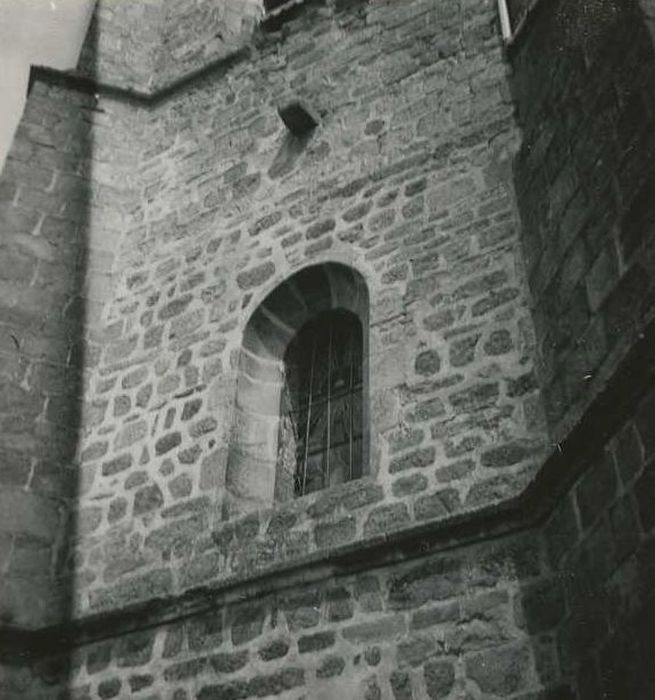 Eglise Saint-Paul : Clocher, élévation ouest, vue partielle