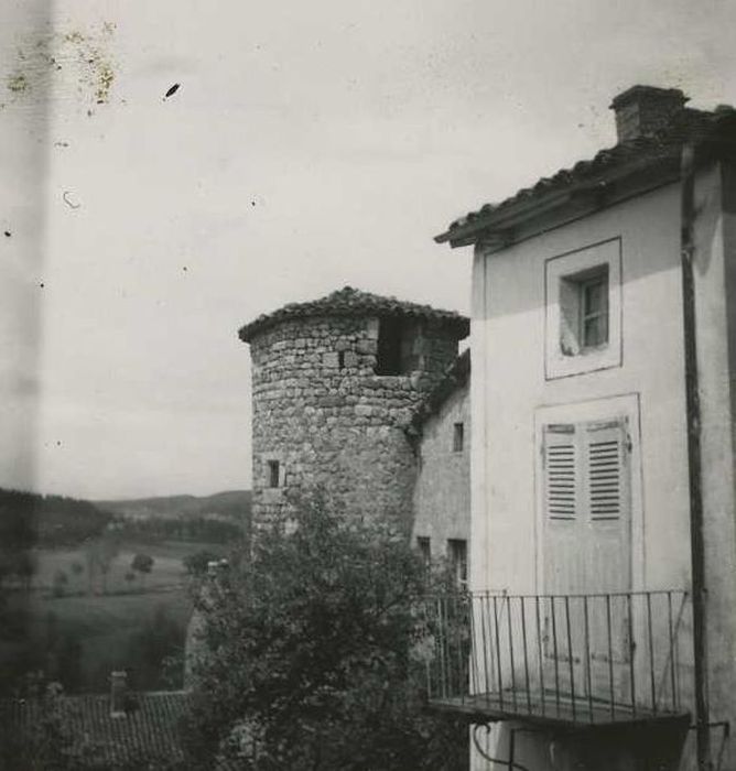 Porte fortifiée sud : Tour sud-ouest, vue partielle