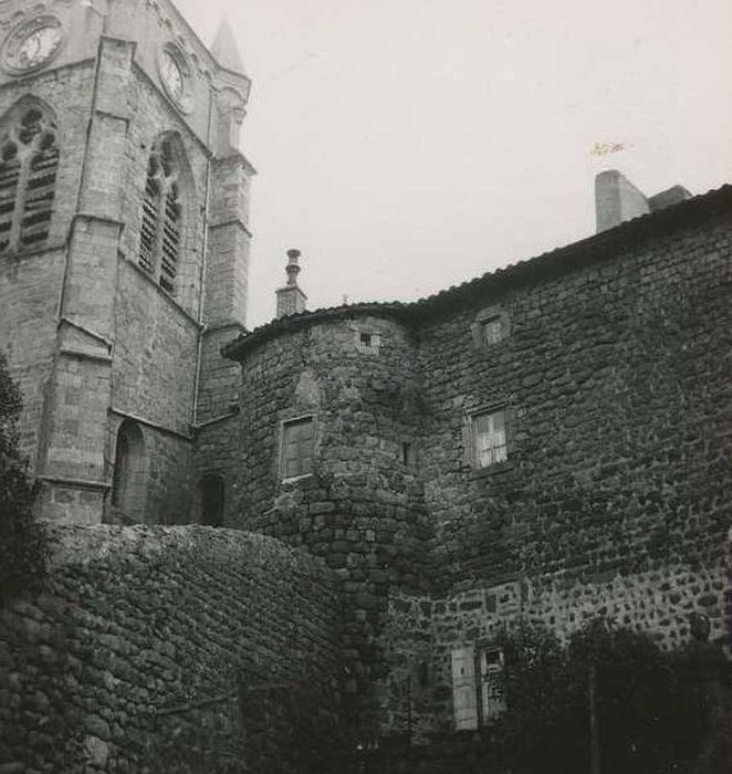 Château fort : Façade ouest, vue partielle