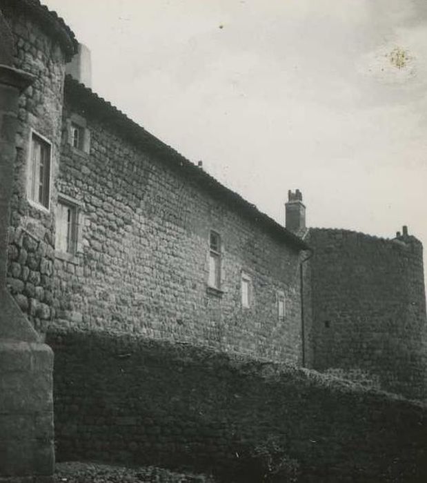 Château fort : Façade ouest, vue générale