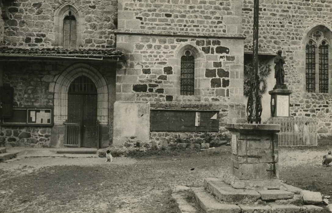 Eglise Saint-Paul : Façade latérale sud, vue partielle