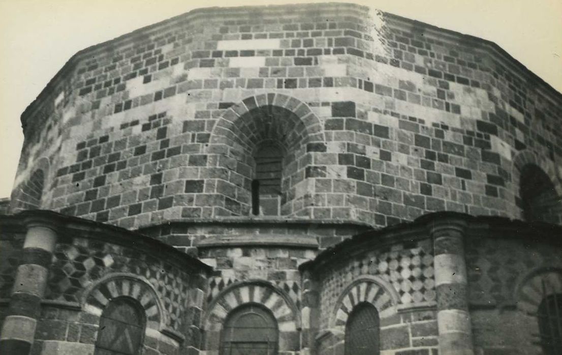 Eglise Saint-Georges : Chevet, vue partielle