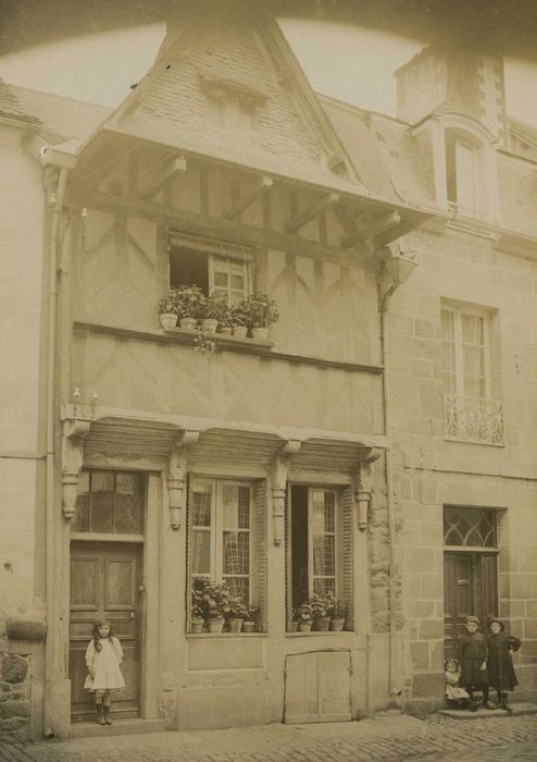 Maison : Façade sur rue, vue générale