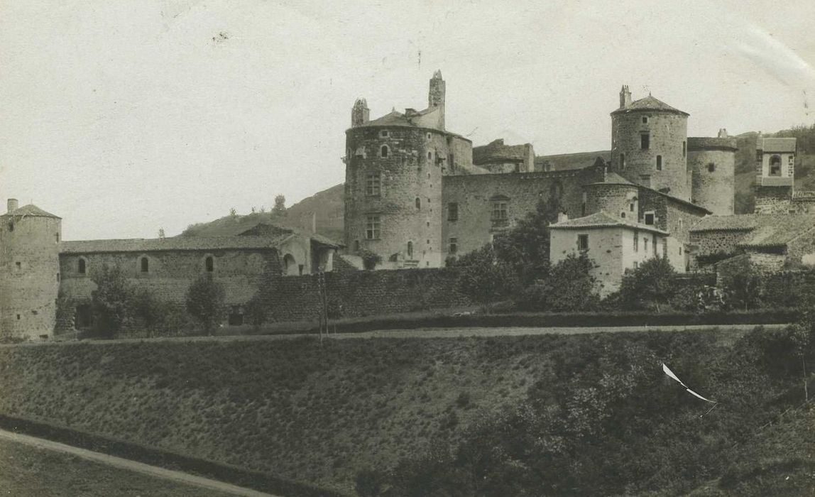 Château et son enceinte : Ensemble sud, vue générale