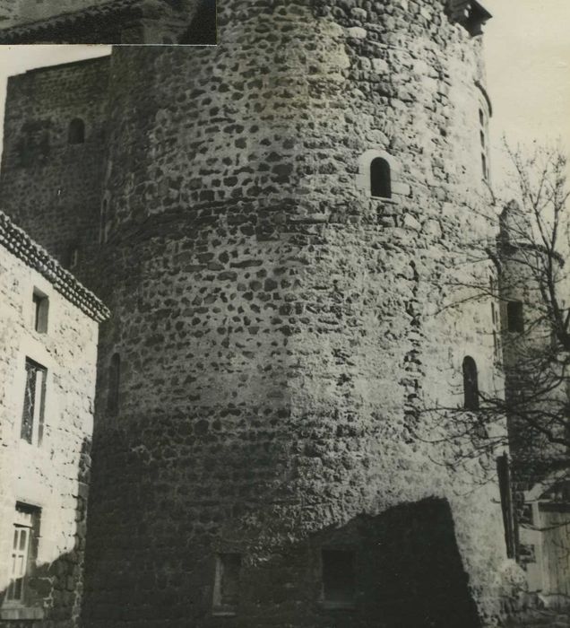 Château et son enceinte : Tour sud-ouest, vue partielle