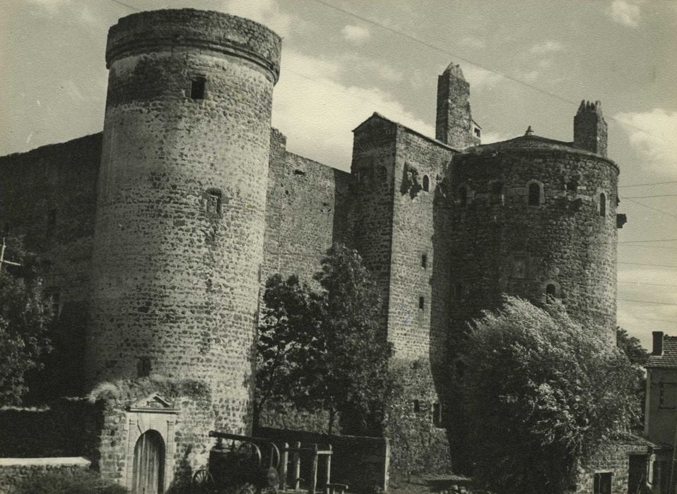 Château et son enceinte : Ensemble ouest, vue générale