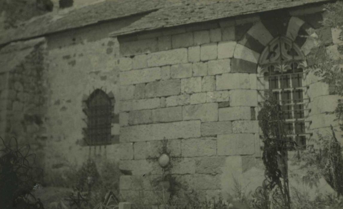 Eglise Saint-Pierre : Façade latérale sud, vue partielle