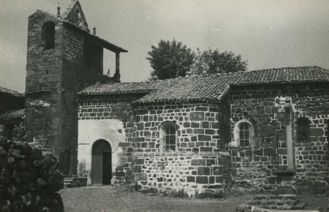 Eglise Sainte-Anne : Façade latérale sud, vue générale