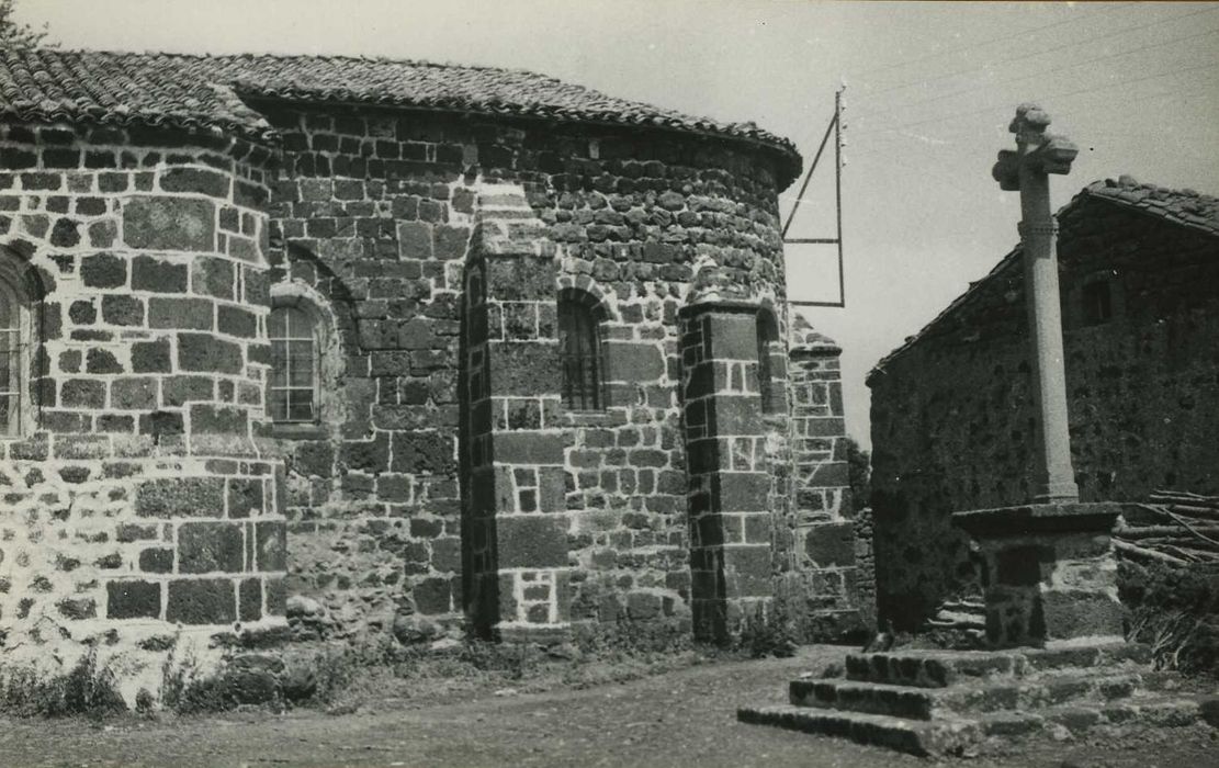 Eglise Sainte-Anne : Façade latérale sud, vue partielle