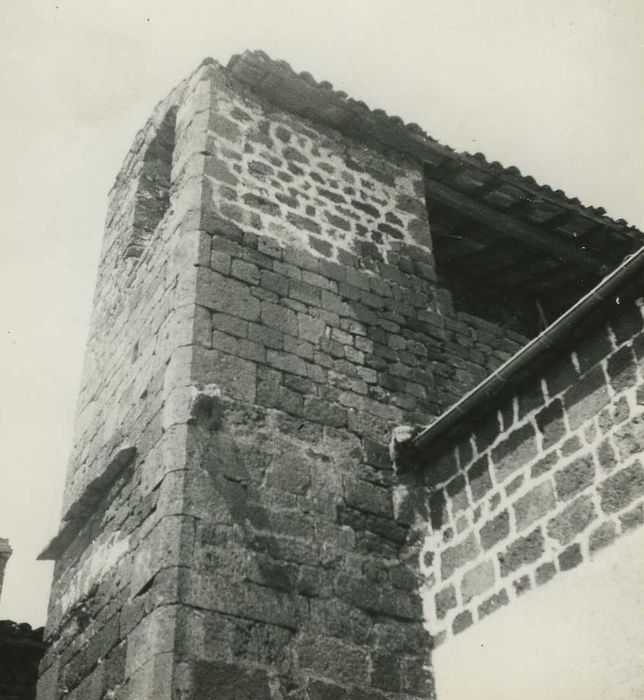 Eglise Sainte-Anne : Clocher, vue partielle