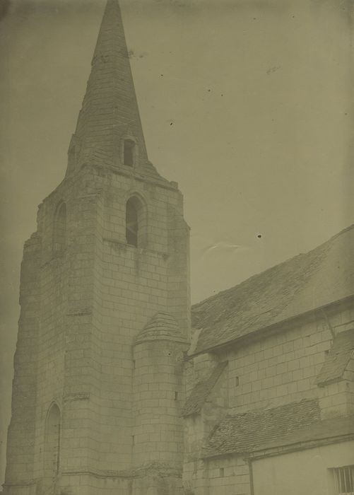 Eglise Saint-Symphorien : Clocher, vue générale