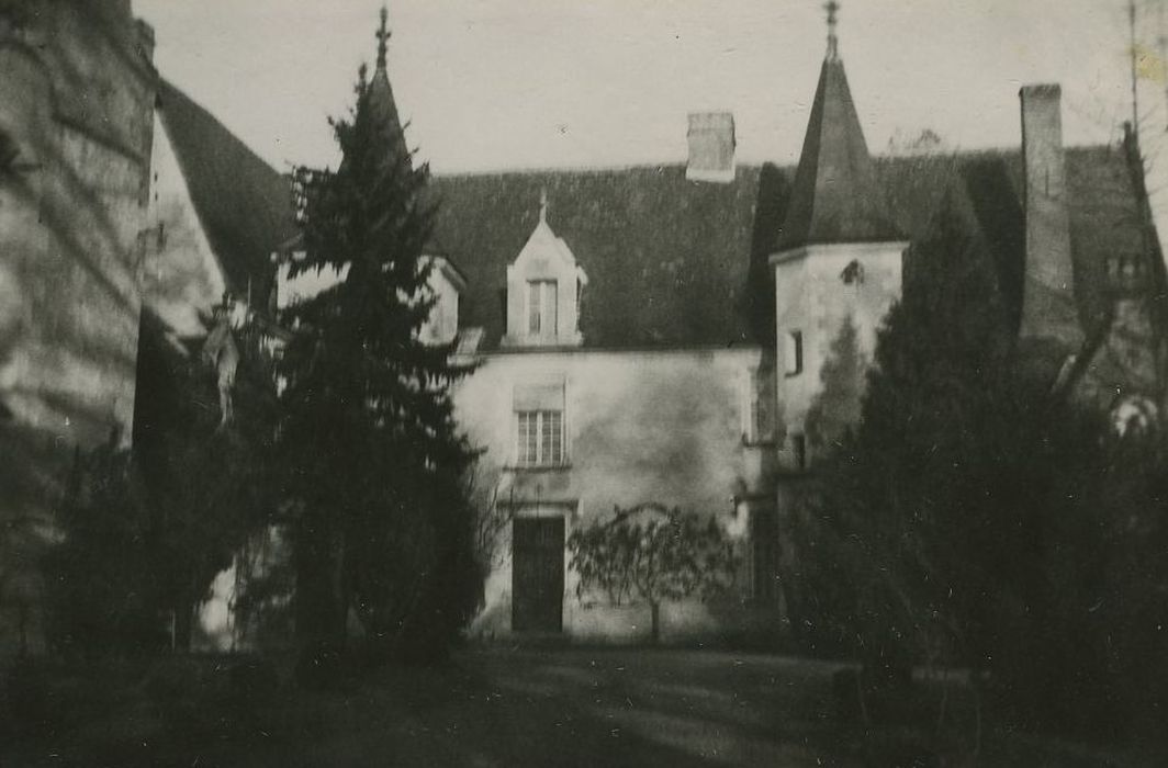 Ancien château des Archevêques : Façade ouest, vue partielle