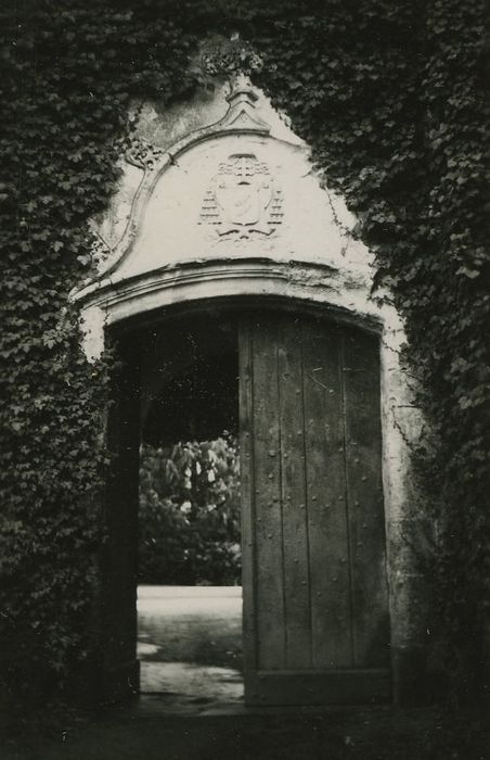 Ancien château des Archevêques : Porte d’accès nord au jardin, vue générale