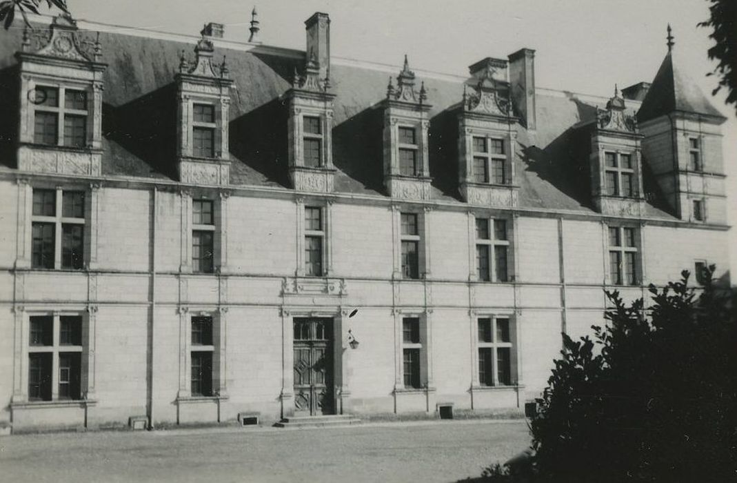 Château de Nitray : Façade ouest, vue partielle