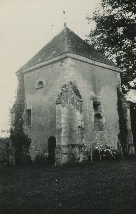 Abbaye de Fontaine-Les-Blanches : Pavillon des cachots, vue générale