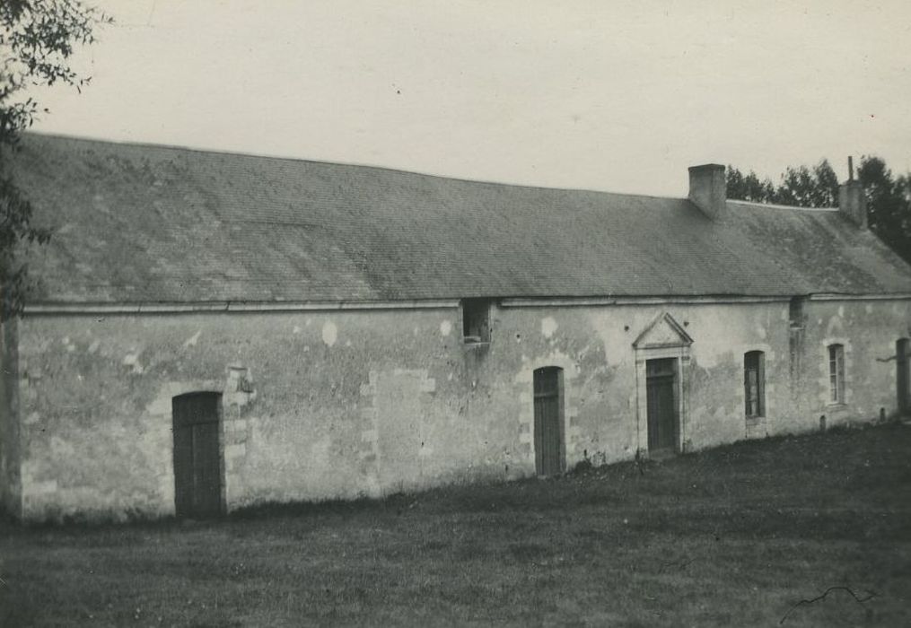 Abbaye de Fontaine-Les-Blanches : Aile ouest du cloître, vue générale