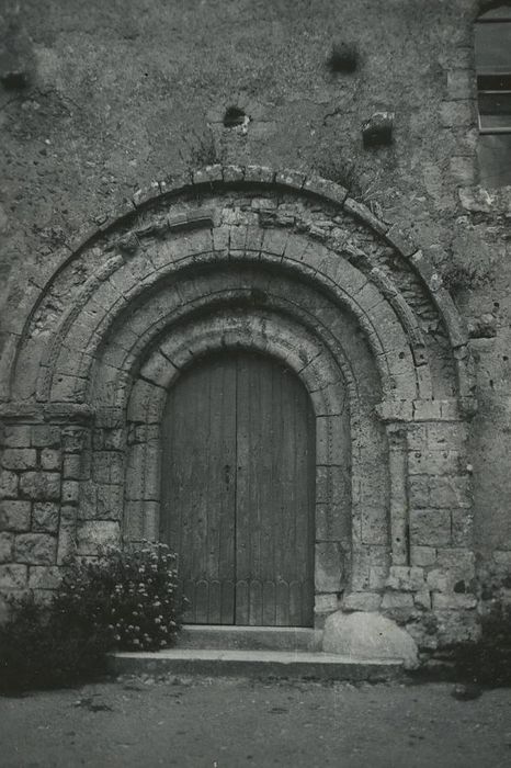 Eglise Saint-Martin : Portail ouest, vue générale