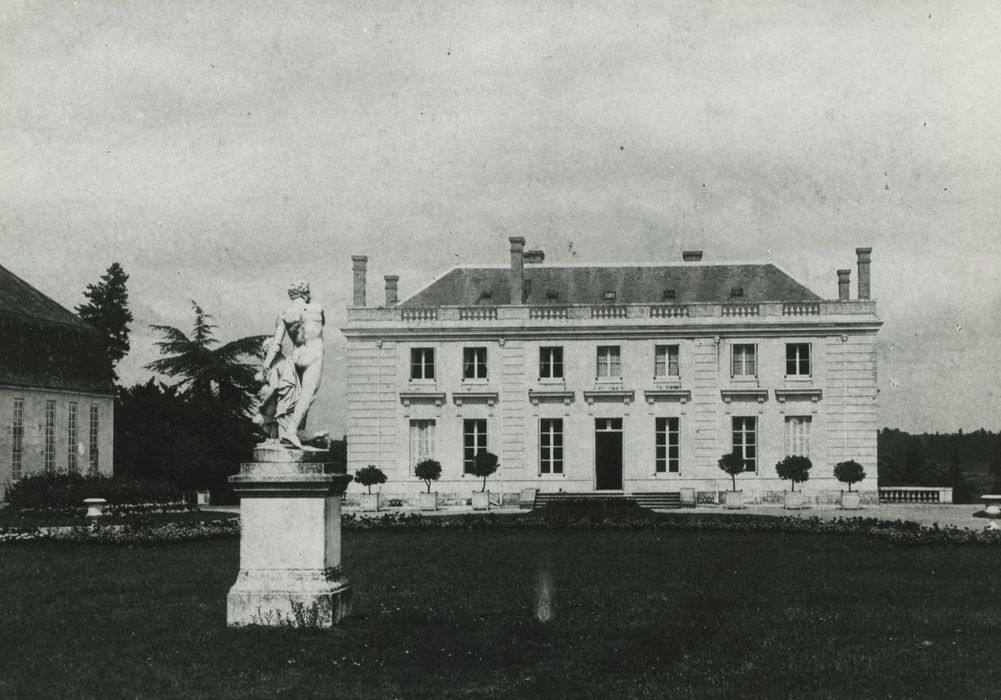 Château de Leugny : Façade sud, vue générale