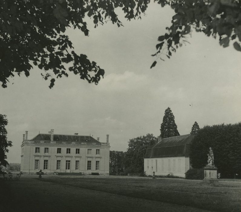 Château de Leugny : Ensemble sud, vue générale